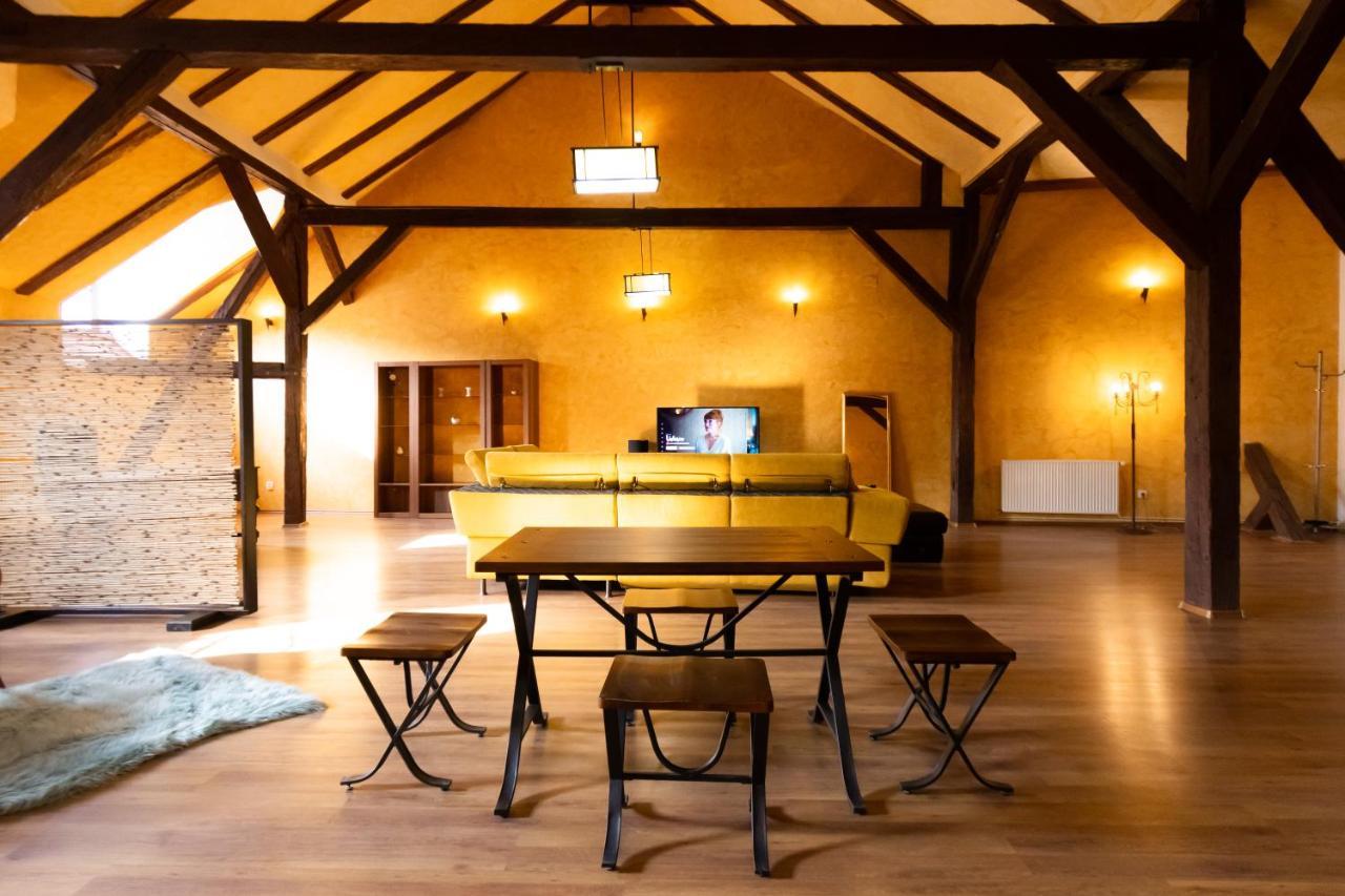The Attic - Large Open-Space In The Old Town Of Brasov, Minutes Away From The Black Church エクステリア 写真