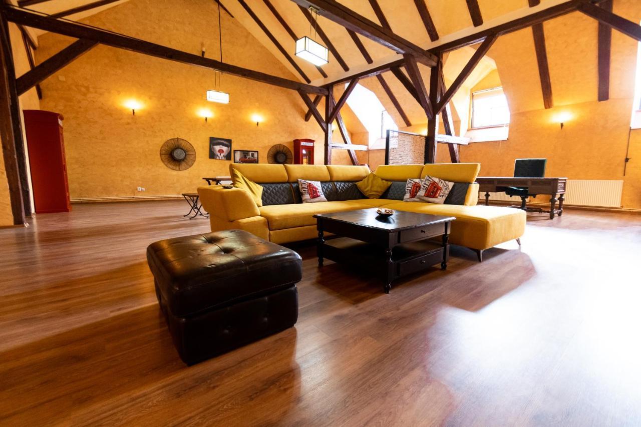 The Attic - Large Open-Space In The Old Town Of Brasov, Minutes Away From The Black Church エクステリア 写真