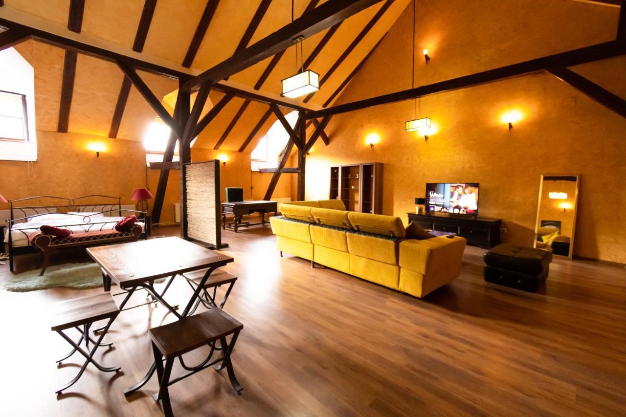 The Attic - Large Open-Space In The Old Town Of Brasov, Minutes Away From The Black Church エクステリア 写真